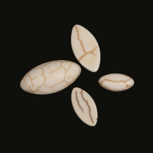 Weiße Pferdeauge Form, halb flache Cabochons Steinperlen
