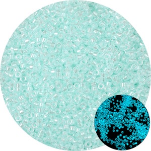 2.5mm Blue Glow in the Dark Seed Beads Glass - Alta qualità - Perline blu luminose che cambiano colore - Dimensione foro 1mm - 700 pezzi - Gioielli di perline