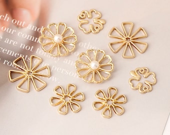 10 Charmes de fleurs d’or 4 styles, Charme floral, Charmes d’or, Charmes de boucles d’oreilles