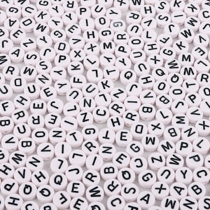 100 contas de letras, escolha de letras ou mistura - contas pequenas redondas de alfabeto branco de 7 mm, acrílico ou resina