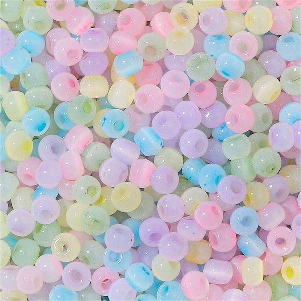Perles de rocailles en verre arc-en-ciel de 4 mm en 30 couleurs - Taille 6/0 - Taille de trou de 1 mm - 150 pcs - Perles de rocailles de couleur bonbon - Fabrication de bijoux DIY