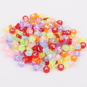 100 cuentas de alfabeto - 7 mm pequeños y coloridos transparentes de acrílico de acrílico o resina