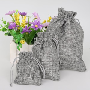 5pcs Pochettes en toile de jute grise 3 TAILLES - Sacs cadeaux en toile de jute - Pochettes grises - Sacs à cordon de serrage gris - Sacs en toile de jute de mariage - Sacs à bijoux en toile de jute