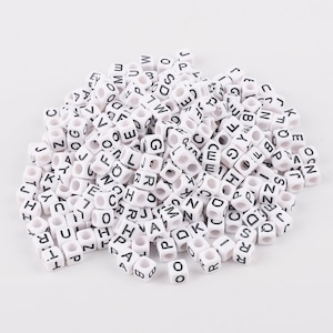 100 contas de cubo de letras brancas, contas de cubo de alfabeto branco, branco com cubo acrílico preto diy, contas de letras quadradas