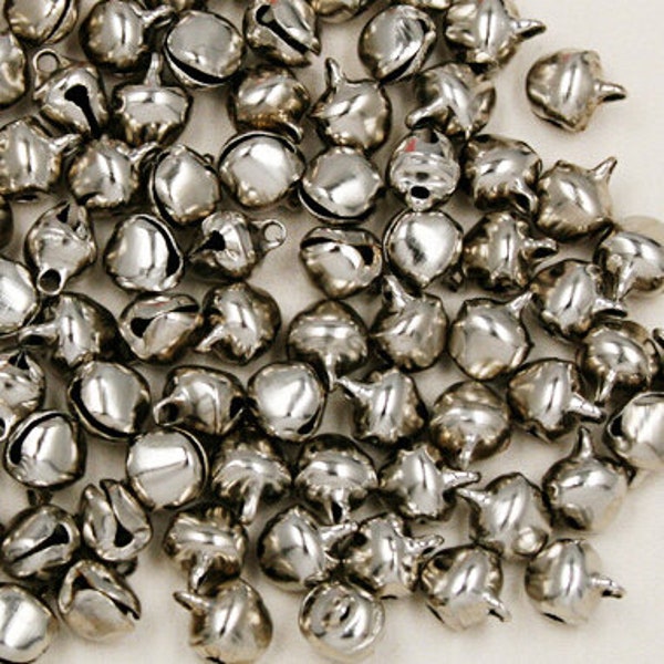 100pcs - Cloche en métal argenté, Cloches de jingle dansantes, Charme de cloche de traîneau en argent sterling, 6 * 10MM