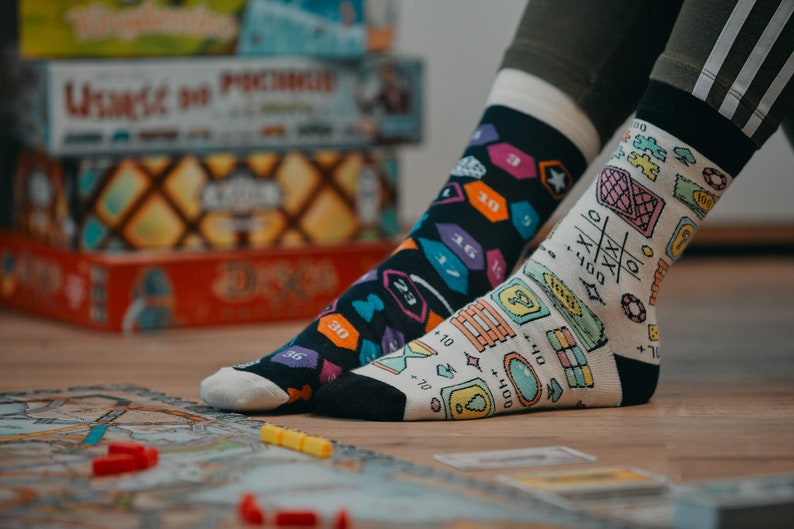 GAMES / TRIVIA mismatched colorful socks colourful socks image 3