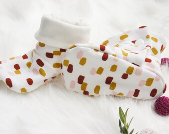 Organic stay on booties, newborn shoes, soft soled booties for baby girl, winter ankle boots for newborn, organic crib shoes for baby girl
