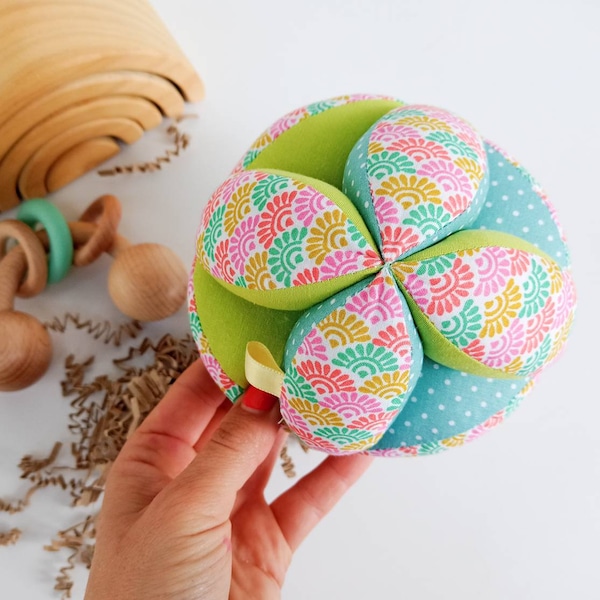 Baby ball green colour, takane ball, gender neutral baby, sensory baby toy, Montessori baby ball, gripping toy, rattle toy for baby shower