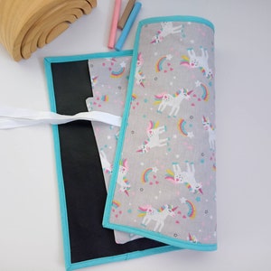 Tapete de unicornio, tapete de pizarra para niños, materiales de vida prácticos Montessori, tapete de dibujo, pizarra enrollable portátil, tapete de tiza