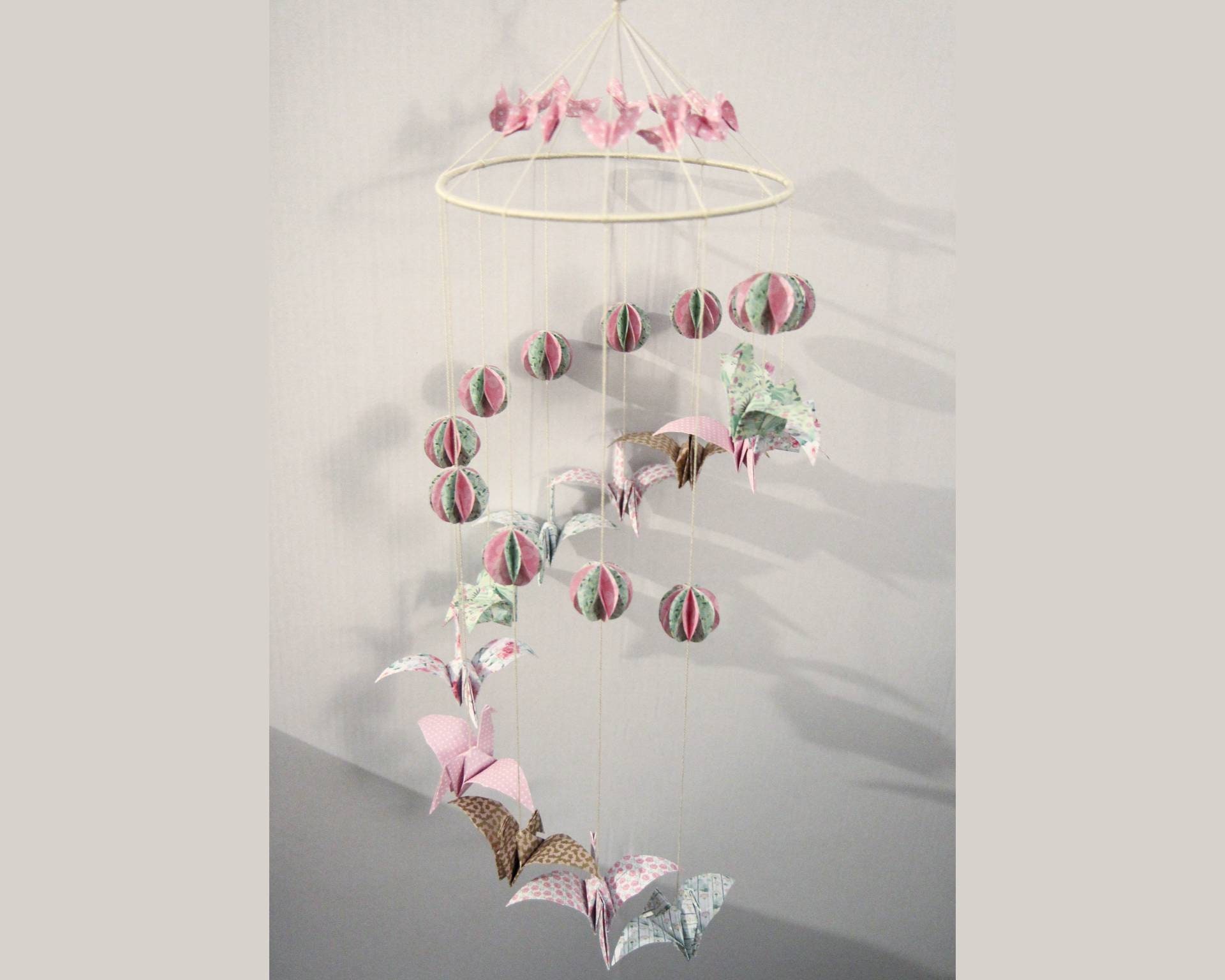 Mobile en Origami 15-20-25 cm | Grues et Boules Cascade, Orné de Papillons