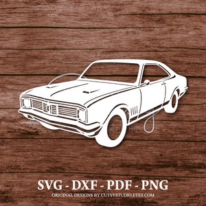 Peut inclure: Une silhouette blanche d'une voiture classique avec un long capot et un toit arrondi. La voiture a une calandre détaillée et de grands phares.