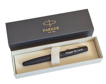 Penna a sfera, stilografica o set Parker Frontier con incisione personalizzata, in confezione regalo. Splendida incisione in argento, per Natale e compleanno.