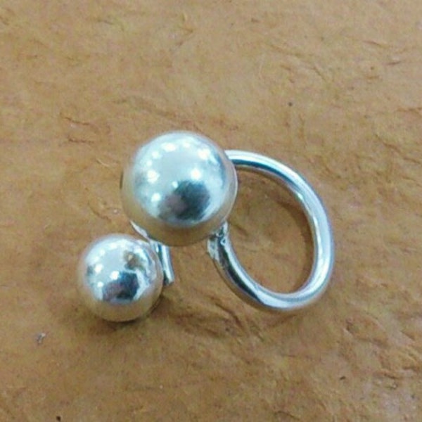 Bague argent et perles, faits à la main, en argent sterling 925, boule soudée de fil et l’épaisseur argent, pièces uniques, anneau réglable.