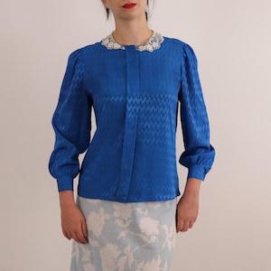 1980s Blouse/ Eighties Blouse/ Blouse with Lace Collar/ Vintage Lace/ Blue Shirt/ Prairie Blouse/ Size Medium