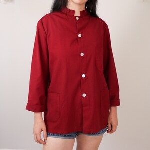 SALE 1980s Ultra Minimalist Linen Shirt/ Men's Vintage Red Cotton Shirt/ Unisex Nehru Collar/ Crisp Shirt with Pockets/ Men's Size Medium image 2