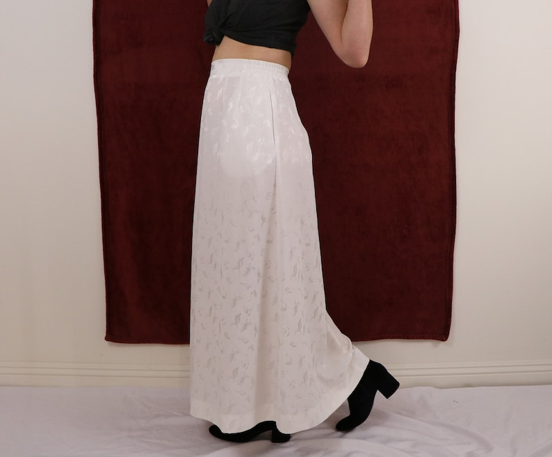 White Skirt Flowey Skirt 1980/'s Eighties Long Skirt Maxi Skirt Nature Print Leaf Print Medium Small