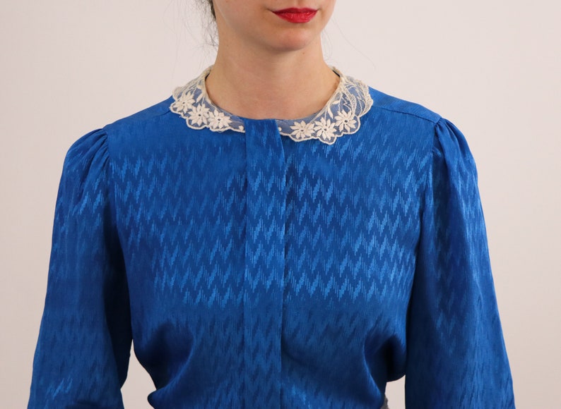 1980s Blouse/ Eighties Blouse/ Blouse with Lace Collar/ Vintage Lace/ Blue Shirt/ Prairie Blouse/ Size Medium image 4