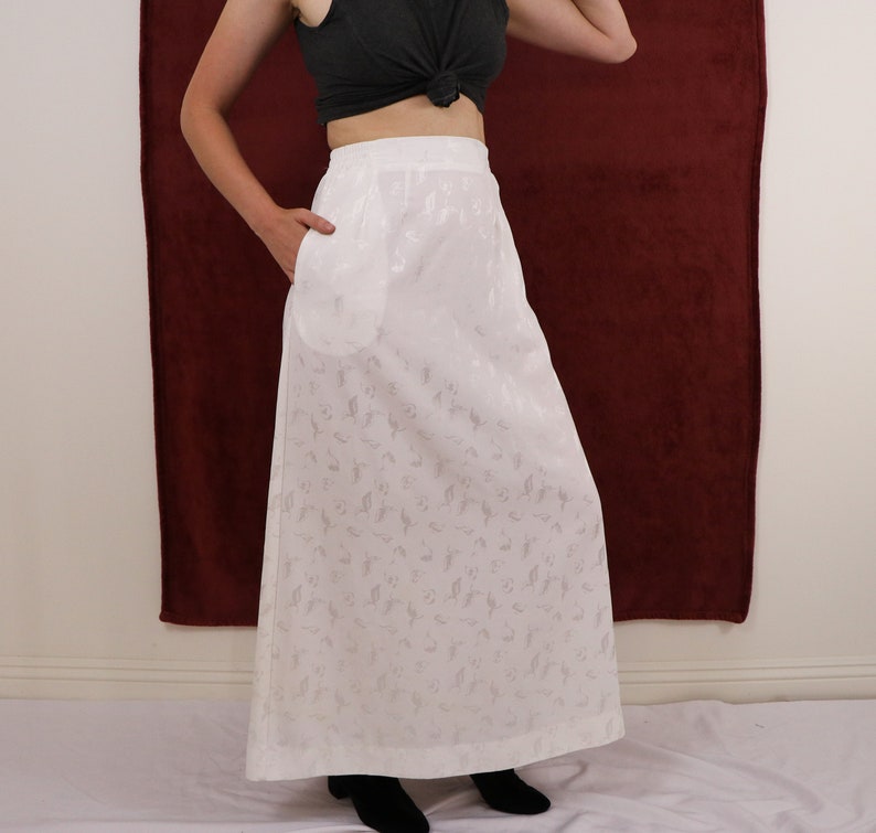 White Skirt Flowey Skirt 1980/'s Eighties Long Skirt Maxi Skirt Nature Print Leaf Print Medium Small