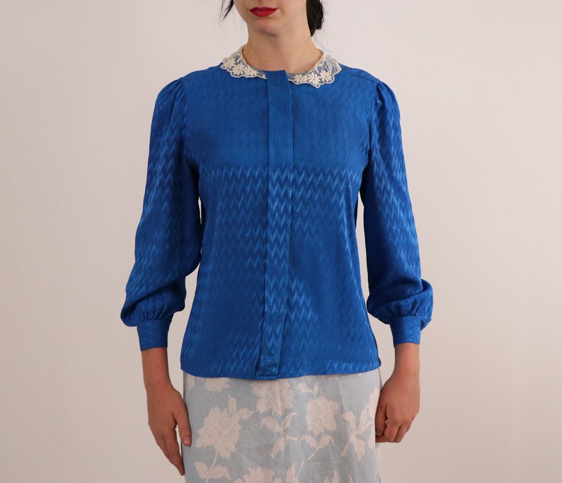 1980s Blouse/ Eighties Blouse/ Blouse with Lace Collar/ Vintage Lace/ Blue Shirt/ Prairie Blouse/ Size Medium image 8