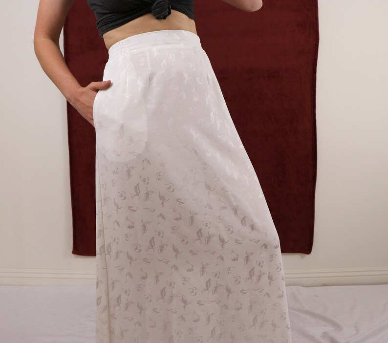 White Skirt Flowey Skirt 1980/'s Eighties Long Skirt Maxi Skirt Nature Print Leaf Print Medium Small