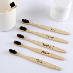 Brosse à dents en bambou personnalisée pour adulte, Brosse à dents en bois gravée, Brosse à dents de voyage écologique, Cadeaux de mariage uniques, Cadeaux de famille, Cadeaux dentiste