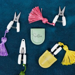 Personalized Mini Craft Scissors Keychain|Custom Thread Cutter for Sewing,Quilting,Embroidery|Gift for Seamstress&Crafters,Craft Accessory