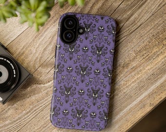 Telefoonhoesje met paarse achtergrond en Haunted Mansion-print, griezelige Disney-cover
