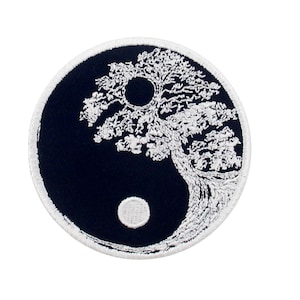Budista Zen Yin Yang Árbol bordado de hierro en parche de costura apliques