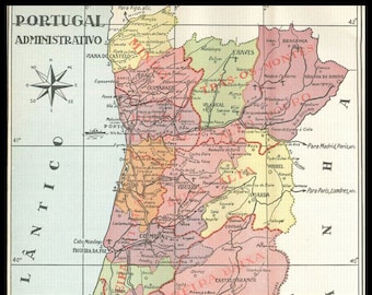 Könnte beinhalten: Eine Vintage-Karte von Portugal, die die administrativen Unterteilungen des Landes zeigt. Die Karte ist farbcodiert, wobei jede Region in einer anderen Farbe hervorgehoben ist. Die Karte enthält auch wichtige Städte, Flüsse und andere geografische Merkmale.