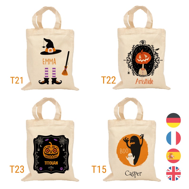 Op de afbeelding: Vier herbruikbare tote bags met Halloween-thema met verschillende ontwerpen. De tassen zijn gemaakt van natuurlijk canvas en hebben een trekkoord sluiting. De ontwerpen omvatten een heks, een pompoen, een schedel en een spook. De tassen zijn gepersonaliseerd met de namen Emma, Aristide, Titouan en Casper.