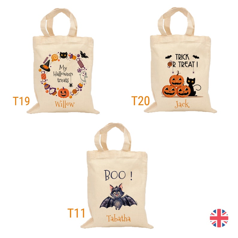 Op de afbeelding: Drie Halloween-trick-or-treat-tassen met verschillende ontwerpen. De eerste tas heeft een krans met Halloween-iconen met de tekst "My Halloween treats" en de naam "Willow". De tweede tas heeft een zwarte kat en drie pompoenen met de tekst "Trick or Treat!" en de naam "Jack". De derde tas heeft een vleermuis met de tekst "BOO!" en de naam "Tabatha".