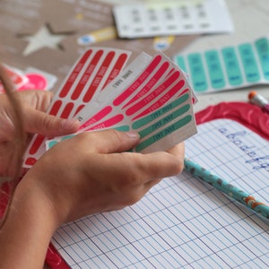 Petits autocollants personnalisables.Mini autocollants pour feutres, stylos, crayons, pinceaux de maquillage. Idéal pour l'école. image 10