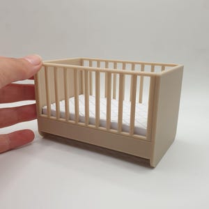 Cot/Crib - Dolls house decor