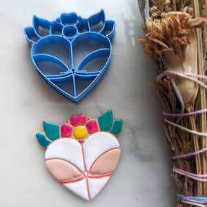 Floral Topped Booty Heart Embossed Sharp Clay Cutter