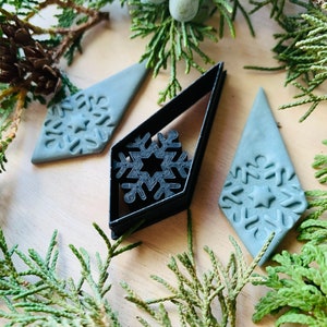 Diamond Droplet with Snowflake Imprint Sharp Clay Cutter