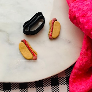 Hot Dog with Bun Sharp Clay Cutter