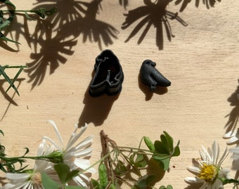 Micro Sized Raven or Crow Sharp Clay Cutter