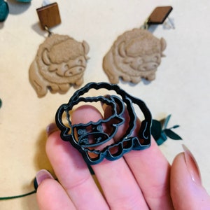 Bison - Sharp Polymer Clay Cutter with Detailed Lines
