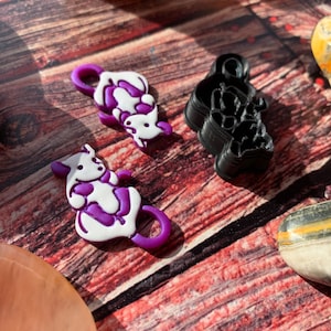 Rat or Mouse with Curled Tail - Embossed Sharp Clay Cutter