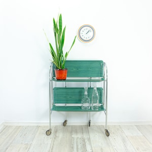 Iconische oceaangroene midcentury FOLDING BAR CART serveerwagen uit de jaren 70 Dinett Westgermany, formica dienbladen van imitatiehout