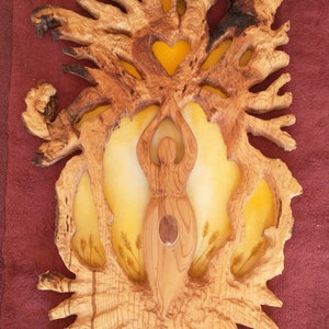 Godin 3D wanddecoratie houtsnijwerk kristal groot