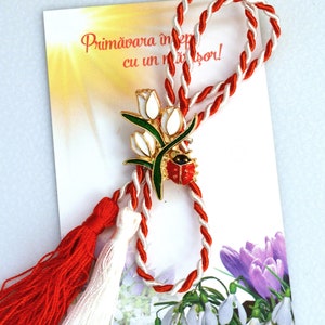 Martisor Traditional. Romanian Moldavian Martisor. Martisoare alb cu rosu. Martie. Baba Marta. Martenitsa. Märzchen. Martakia. Martinka.
