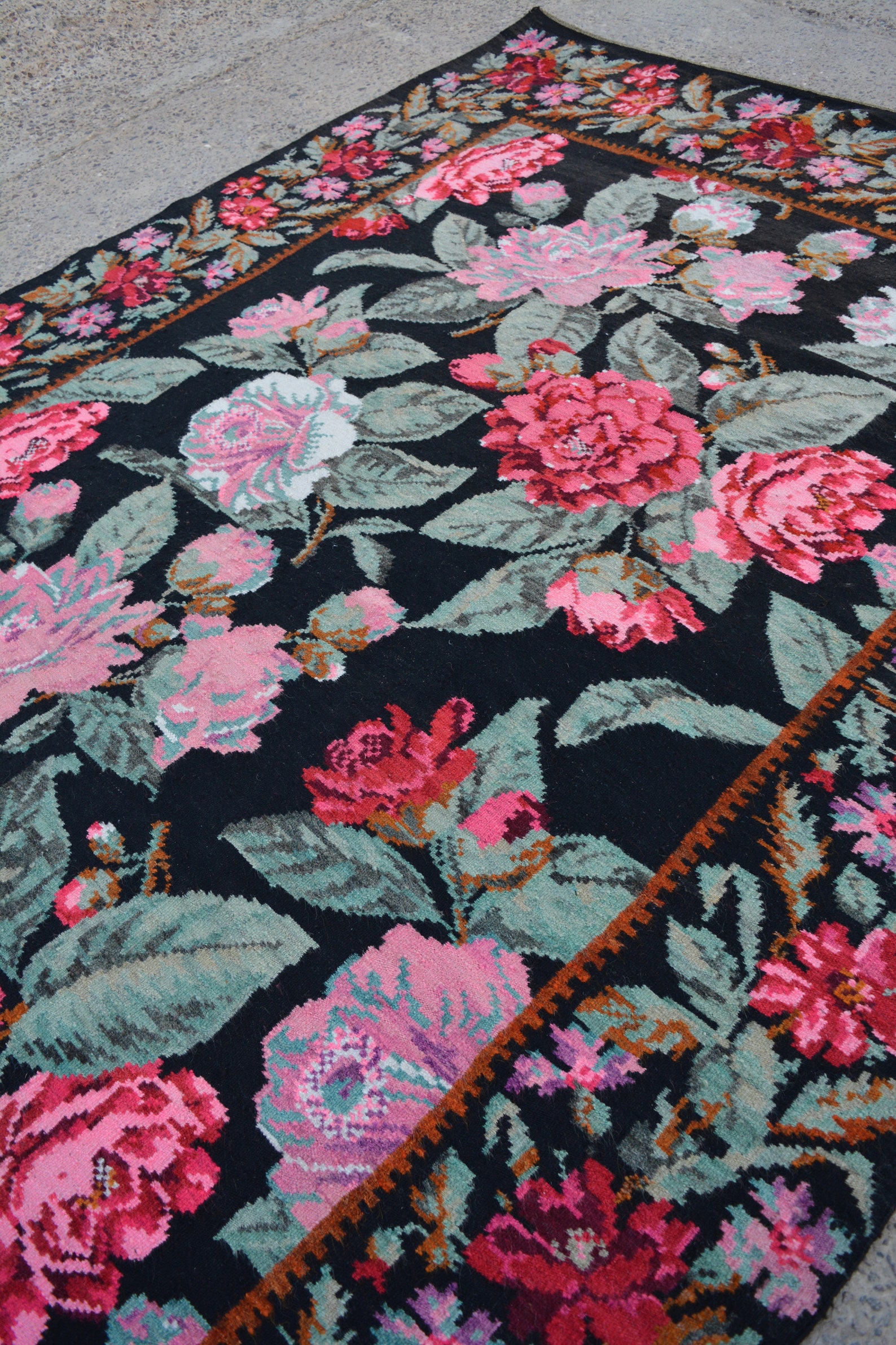 Tappeti Rosa. Tappeto Kilim Moldavia. Rose Kilim Rug. Kilim Rugs ...