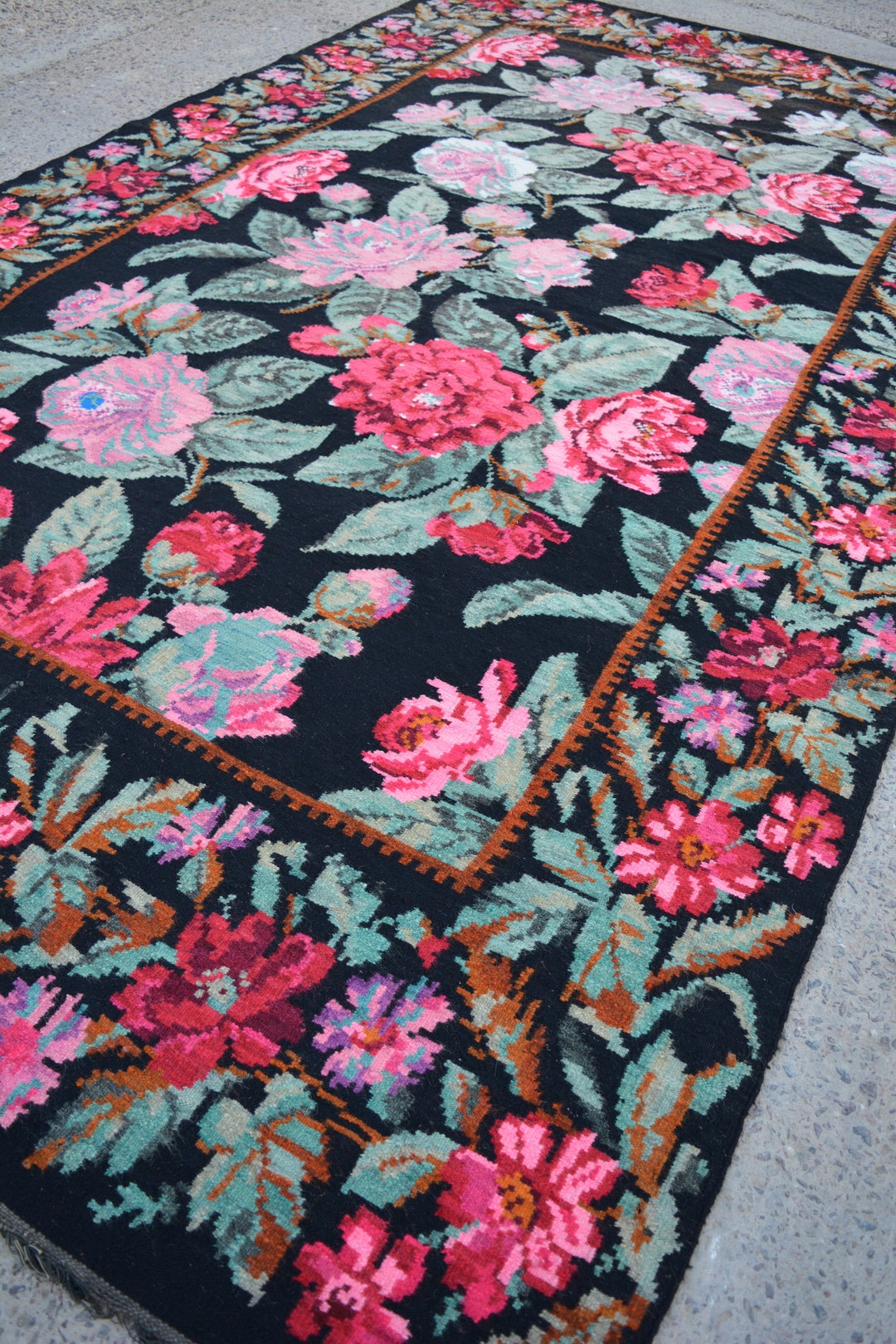 Tappeti Rosa. Tappeto Kilim Moldavia. Rose Kilim Rug. Kilim Rugs ...