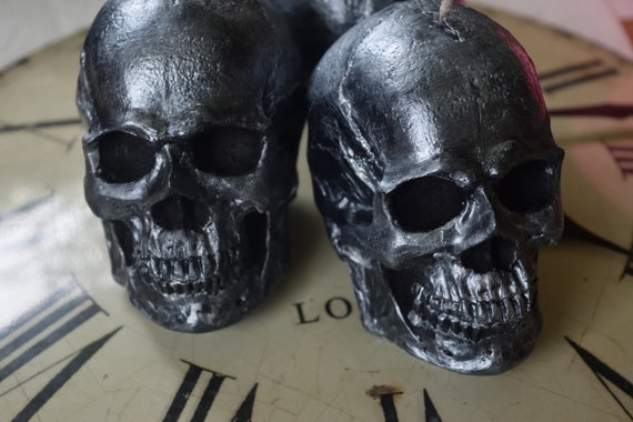 Skull candle. Large black and silver candle  - 100% vegetable wax. 24 fragrances to choose from. Gothic decoration. Halloween candle .