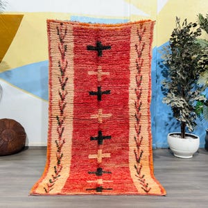 Handmade Boujaad Wool Runner Rug: Bohemian Moroccan Decor