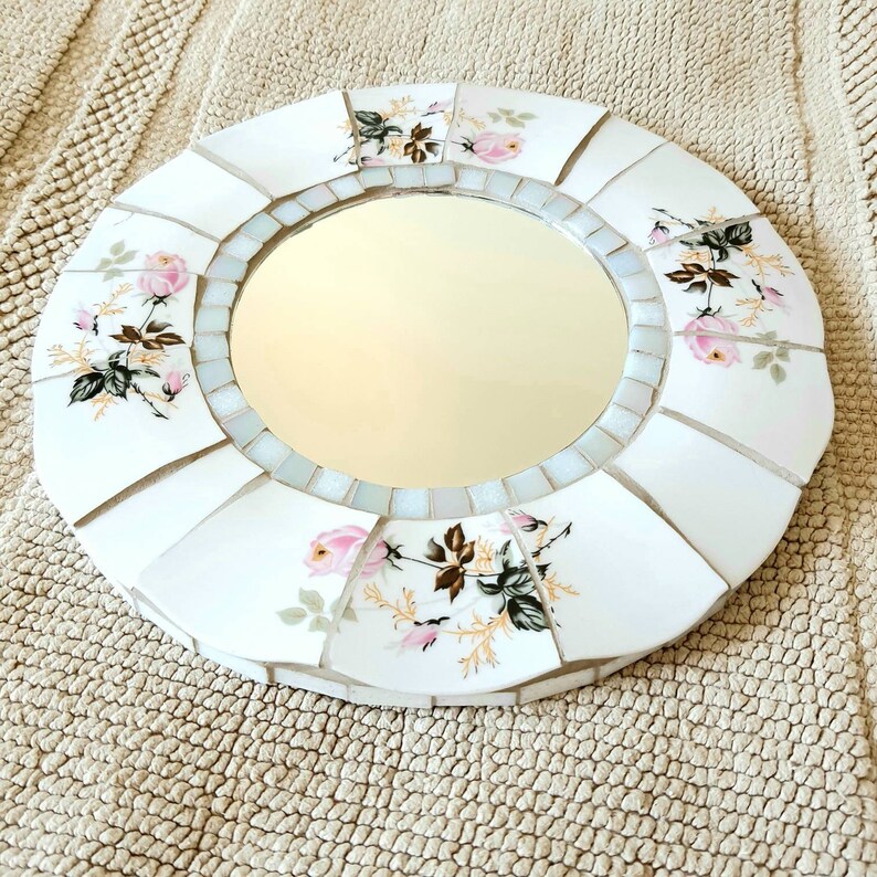 Мозаичный зеркальный декор стены подходит также для ванной 0 — изображение