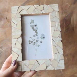 Beige mosaic photo frame for 4×6 inch picture