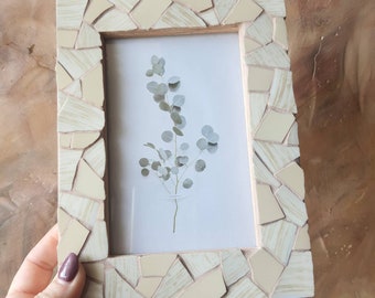 Beige mosaic photo frame for 4×6 inch picture