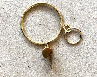 3.5 INCH GOLD METAL JAILERS PRISON GUARD RING NOVELTY KEYRING KEYCHAIN WHISTLE